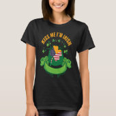 Kiss Me I'm Irish I St Patricks Day Shamrock Flag T-Shirt (Vorderseite)