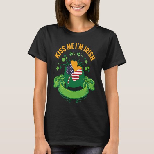 Kiss Me I'm Irish I St Patricks Day Shamrock Flag T-Shirt (Vorderseite)