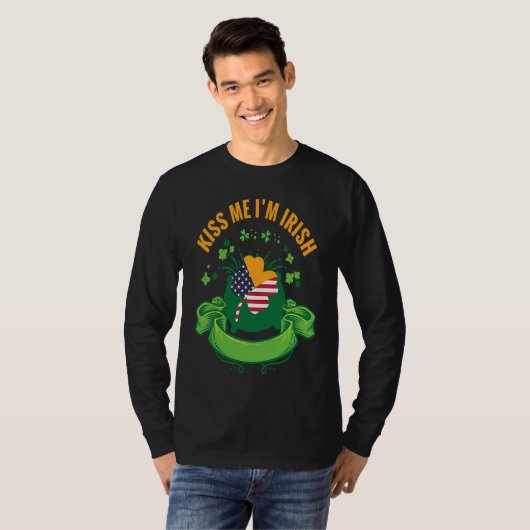 Kiss Me I'm Irish I St Patricks Day Shamrock Flag T-Shirt (Vorne ganz)