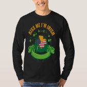 Kiss Me I'm Irish I St Patricks Day Shamrock Flag T-Shirt (Vorderseite)