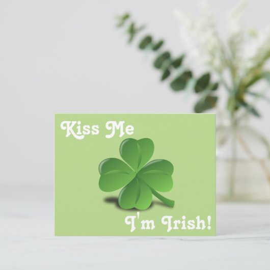 "Kiss Me, I'm Irish" Kleeblatt St. Patrick's Day Postkarte (Stehend Vorderseite)
