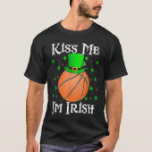 Kiss Me I'm Irish Leprechaun Hat Basketball St Pat T-Shirt (Vorderseite)