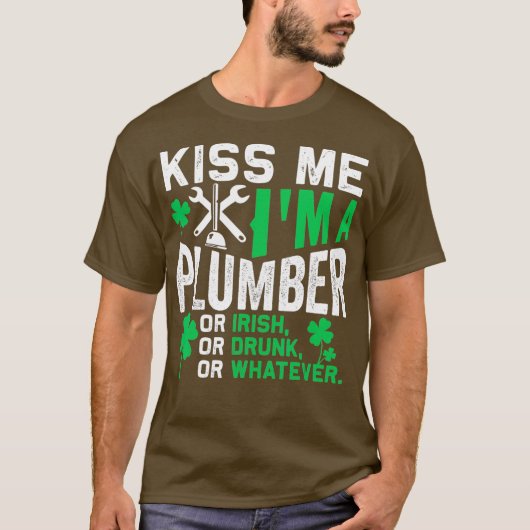 Kiss Me Im Plumber oder Irish St Patricks Day T-Shirt (Vorderseite)