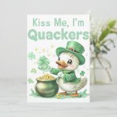 Kiss Me, I'm Quackers" St. Patrick’s Day Einladung (Stehend Vorderseite)