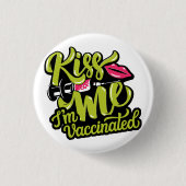 "Kiss Me I'm Vaccine"-Abzeichen Button (Vorderseite)