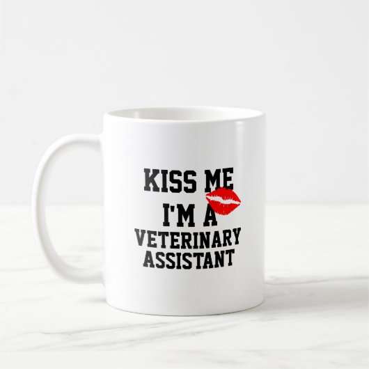 Kiss Me Im Veterinary Assistant Tasse (Links)