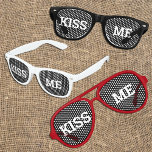 KISS ME Retro Shades / Fun Party Sonnenbrille<br><div class="desc">Party Sonnenbrille: Klassische Retro-Party-Schattierungen mit Text "KISS ME" - lustige Mode,  Uni Party,  geheimer Weihnachtsmann,  Bürofeiern / Nachtausflug</div>