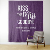 Kiss Miss Goodbye Lila Brautparty Hintergrund Wandteppich (Beispiel)