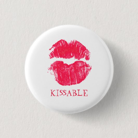 Kissable Lips Red Lipstick Kisses Valentinstag Button (Vorderseite)