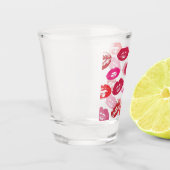 Kissbare Lippen (Küsseln der Lippen, Rot und Rosa Schnapsglas (Links)