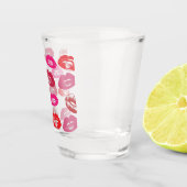 Kissbare Lippen (Küsseln der Lippen, Rot und Rosa Schnapsglas (Rechts)