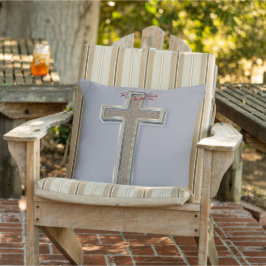 Kissen im Freien mit grauem Hintergrund