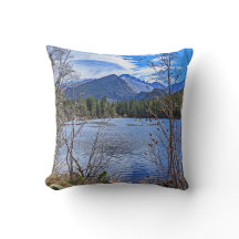 Kissen mit Bergen und See