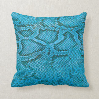 Kissen mit blauem Schlangenmuster