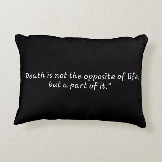 Kissen mit Löwendesign und Zitat (Rückseite)