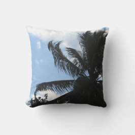 Kissen mit Palme im Freien