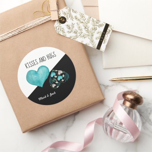 Kisses and Hugs Wasserfarbenherzen handbemalt Runder Aufkleber (Schenken)
