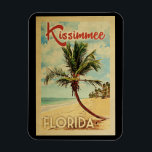 Kissimmee Palm Tree Vintage Travel Magnet<br><div class="desc">Ein einzigartiges Retrodesign aus der Mitte des Jahrhunderts,  im Stil eines Vintage-Reiseplakats. Es verfügt über eine geschwungene Palme am Sandstrand mit Ozean unter einem blauen bewölkten Himmel.</div>