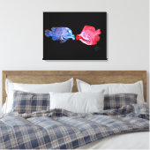 "Kissing Fish" Kunst von Mike Quinn Leinwanddruck (Insitu (Schlafzimmer))