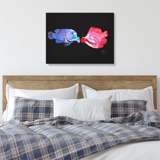 "Kissing Fish" Kunst von Mike Quinn Leinwanddruck (Insitu (Schlafzimmer))