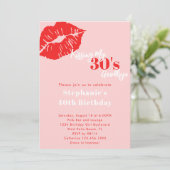 Kissing my 30s Goodbye Pink & Red 40th Birthday Einladung (Stehend Vorderseite)