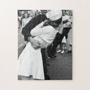 Kissing On VJ Day World War Puzzle