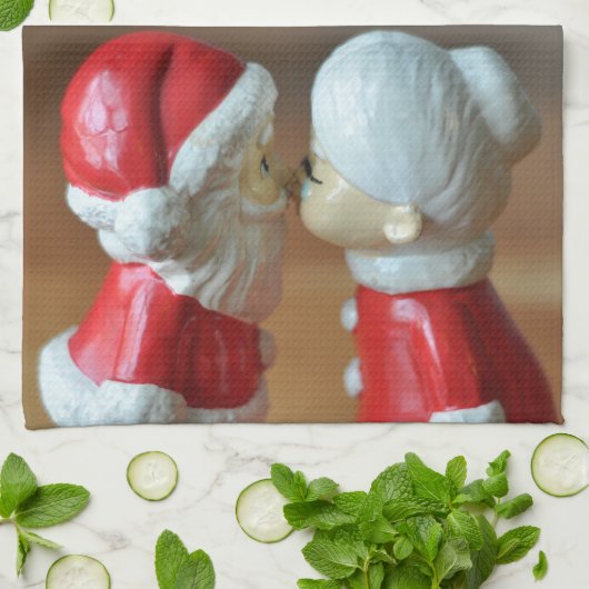 Kissing Santas Geschirrtuch (Gefaltet)