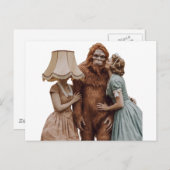 Kissing Sasquatch Postkarte (Vorne/Hinten)