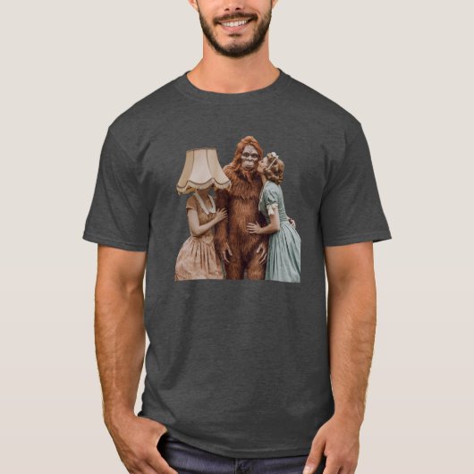 Kissing Sasquatch T-Shirt (Vorderseite)
