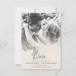 Kissing Wedding Couple in Monochrome RSVP Karte