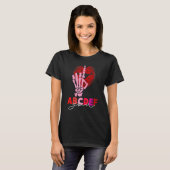 Kissy Lips Skeleton Hand ABCDEF-You Funny Valentin T-Shirt (Vorne ganz)