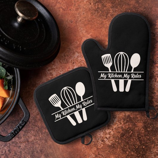 Kitchen Utensils Monogram Ofenhandschuh & Topflappen-Set