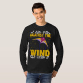 Kite A Flies Against The Wind Not With It Kiter Fl T-Shirt (Vorne ganz)