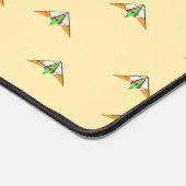 Kites Muster in hellorange Schreibtischunterlage (Ecke)