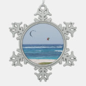 Kitesurfing Schneeflocken Zinn-Ornament (Vorderseite)