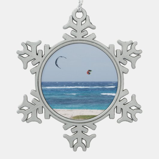 Kitesurfing Schneeflocken Zinn-Ornament (Vorderseite)