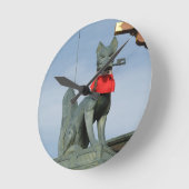 Kitsune キ ネ (Fox) mit Key in Mouth Runde Wanduhr (Winkel)