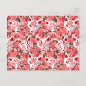 Kitsune Masken und blühende Kamelie auf rosa Einladungspostkarte (Vorderseite)