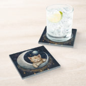 Kitten Asleep auf dem Crescent Moon Objekt Glasuntersetzer (Schrägansicht)