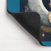 Kitten Asleep auf dem Crescent Moon Objekt Mousepad (Ecke)