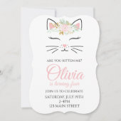 Kitten Birthday Einladung mit blumengeschmücktem G (Vorderseite)