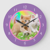 Kitten & Bunny mit Regenbogen Große Wanduhr (Vorderseite)