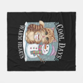 Kitten Cat und Snowman Friends Share Coffee Winter Fleecedecke (Vorderseite (Horizontal))
