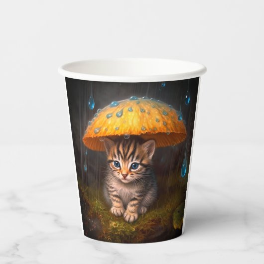 Kitten im Regen Pappbecher (Rückseite)