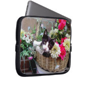 Kitten in a Basket Laptopschutzhülle (Vorne Rechts)