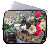 Kitten in a Basket Laptopschutzhülle (Vorderseite)