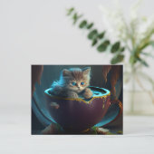 Kitten in einem Maronteacup - Katzenpostkarte Postkarte (Stehend Vorderseite)