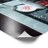 Kitten in einem Straßenfall Fotodruck (Ecke)