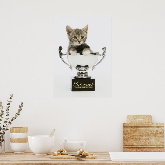 Kitten in einer Trophäe Poster (Küche)