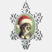 Kitten in einer Weihnachtsmannmütze Schneeflocke G Schneeflocken Zinn-Ornament (Rechts)